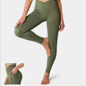 NWT Halara 7/8 Cross-over leggings